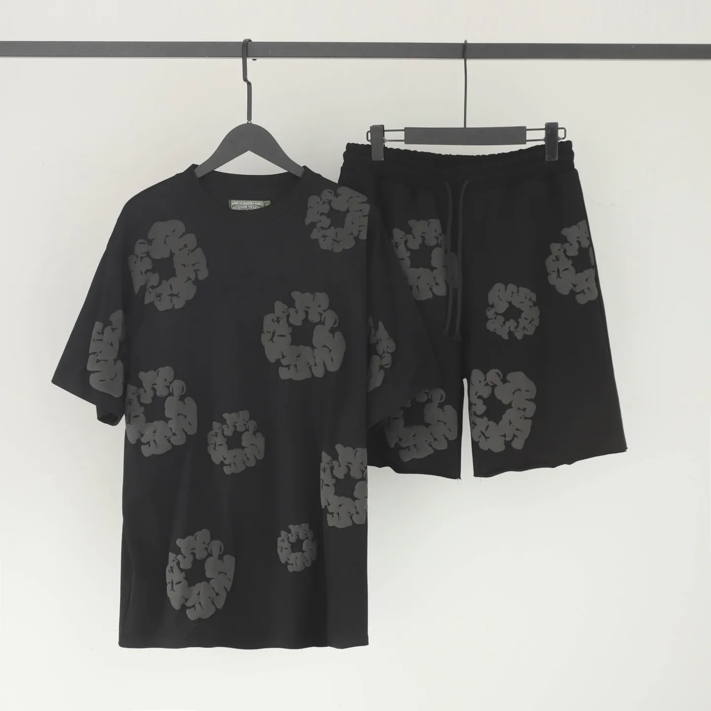 DENIM TEARS Kapok New Short Sleeve Model No.: 3165P106 Color: Black Gray Size: S M L XL